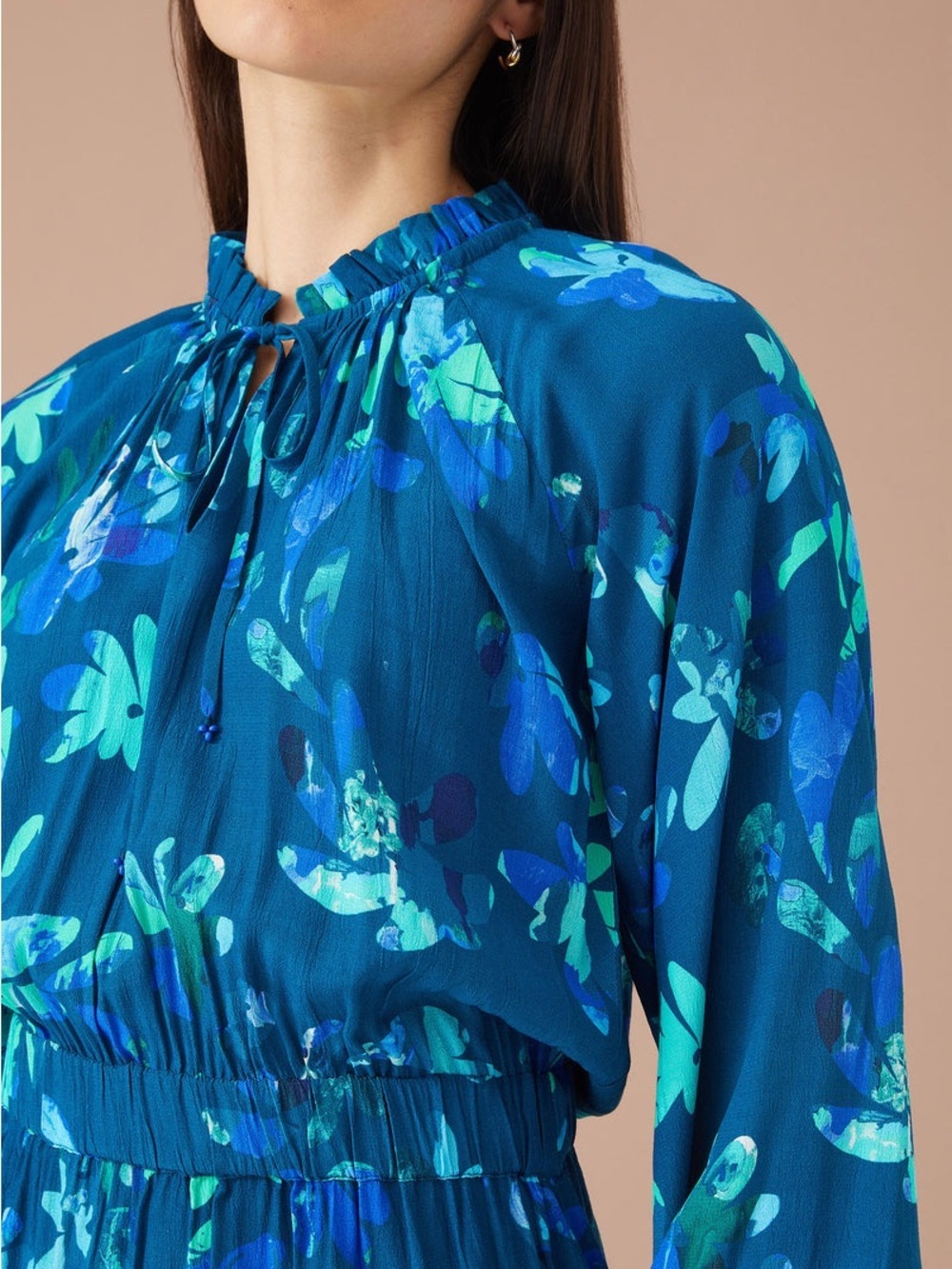 Ālivia Blue Floral Long-Sleeve Tiered Mini Dress NWT Medium - Picture 2 of 10